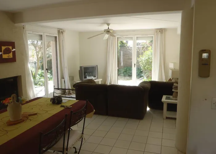 5019 - Cap D'agde Individuelle Avec Piscine Privée Et Climatisation Au Calme De La Pinède * Agde